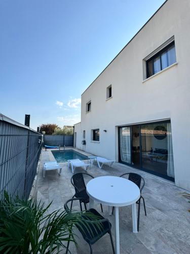 Maison 3 chambres avec piscine by Ayline gîte à louer Saint-Mamert-du-Gard