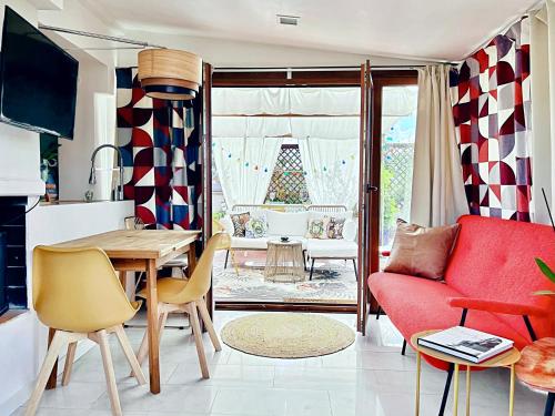 Lovely mid-century apartment with stunning terrace, Roma (foto 6)