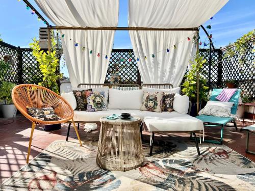 Lovely mid-century apartment with stunning terrace, Roma