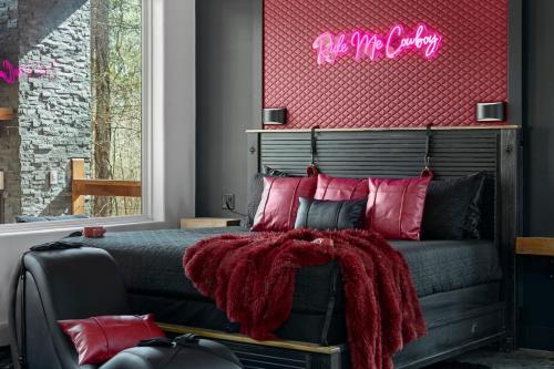 LEATHER & LACE NEW SEXY Cabin Adult Getaway, Broken Bow (fotografie 3)