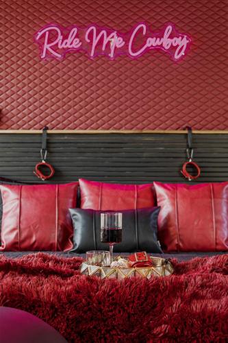 LEATHER & LACE NEW SEXY Cabin Adult Getaway, Broken Bow (fotografie 6)