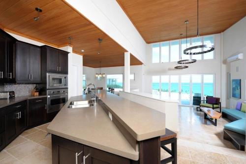 Sky Beach Club Rock House home in Governor's Harbour
