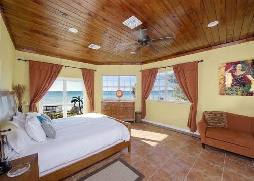 Sand Dollar at Ten Bay Beach home in Eleuthera