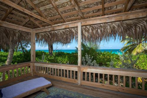 Poponi House home in North Palmetto Point