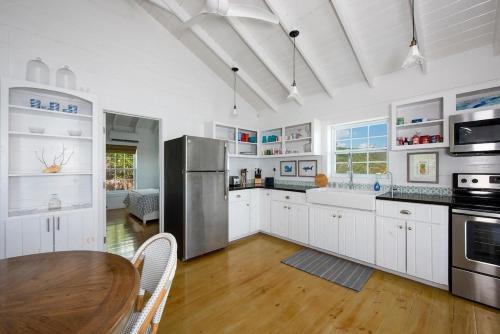 Palm Bluff cottage in Gregory Town