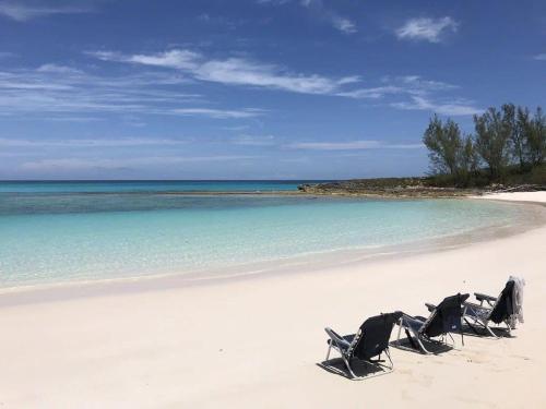 Palm Bluff cottage in Gregory Town