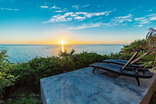 Palm Bluff cottage in Gregory Town