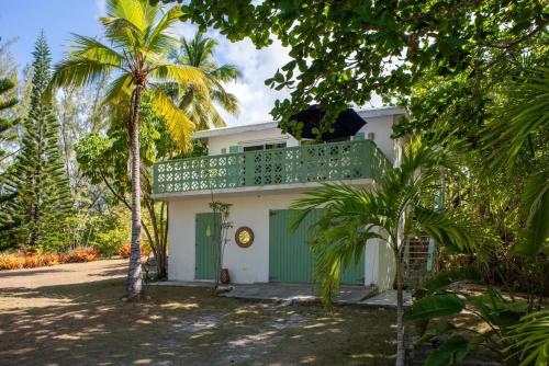 Poponi Cottage cottage in North Palmetto Point