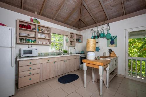 Poponi Cottage cottage in North Palmetto Point