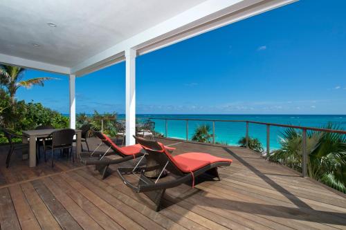 Aqua Villa home in Governors Harbour