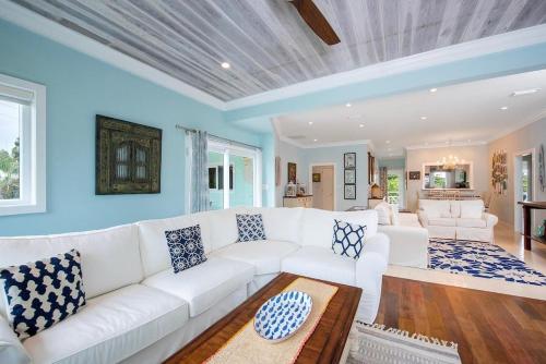 Gumbo Limbo home in Governors Harbour