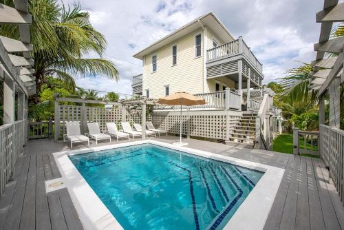 Salty Dolphin home in Governors Harbour