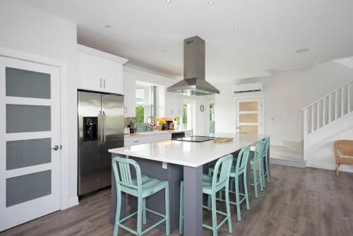 Salty Dolphin home in Governors Harbour