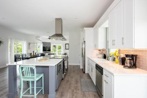 Salty Dolphin home in Governors Harbour