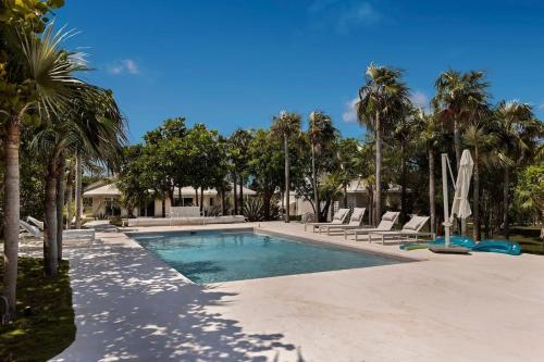 Plage Rose Estate home in North Palmetto Point