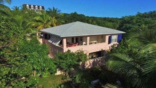 Indigo 2BR home in Governor's Harbour