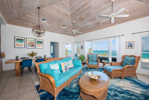 Aqua Vista home in North Palmetto Point