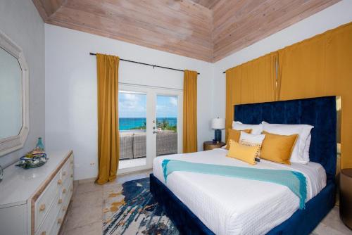 Aqua Vista home in North Palmetto Point