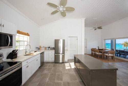 Wally Love home in North Palmetto Point