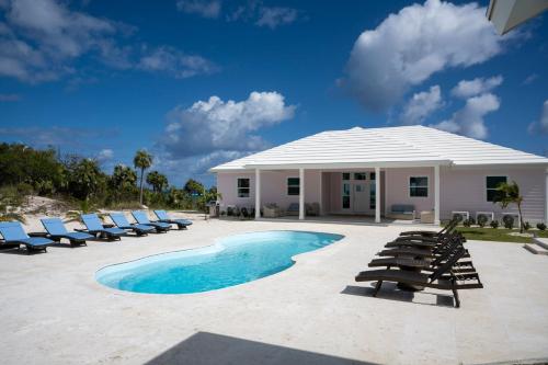 Pink Sands Point Main House home in Governors Harbour