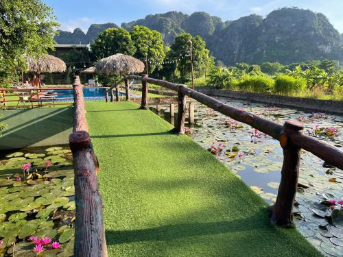 Trang An Lotus Lake Homestay – Ninh Binh, NJ