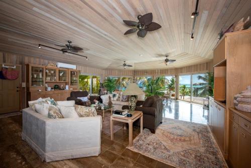 Owl's Roost home in Governor's Harbour