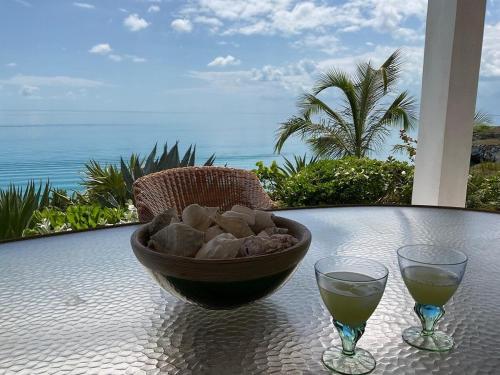 Blue Love Point 3BR home in Gregory Town