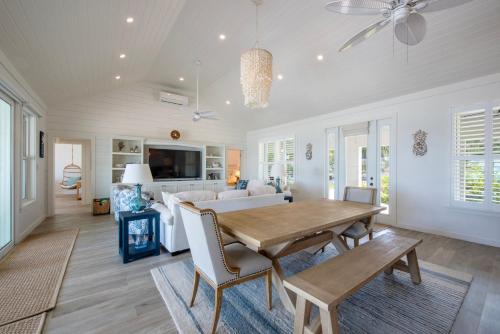 Pineapple House home in Governor's Harbour