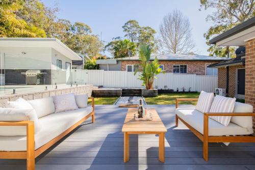 Instalaciones, Lakeshore Cottage - Boho Chic with Poolside Deck in Mannering Park