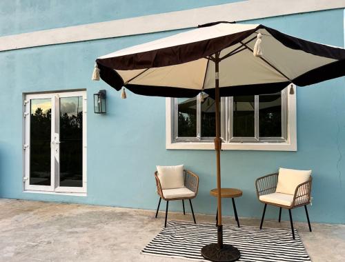 A Lofty Escape - 2BR Cozy Loft by Beach & Airport, Nassau (Foto 10)