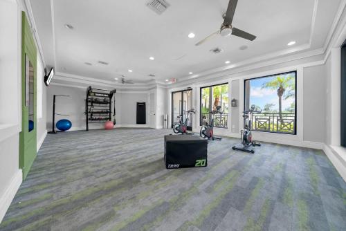 Modern 2BR Pool, Gym Pet-Friendly #12 in 城市與鄉村