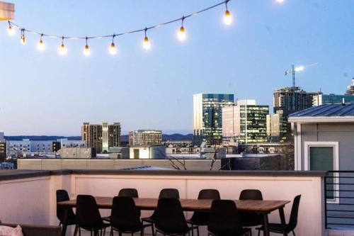 Songbird Suites - Sleeps 16 - Two Rooftops with view