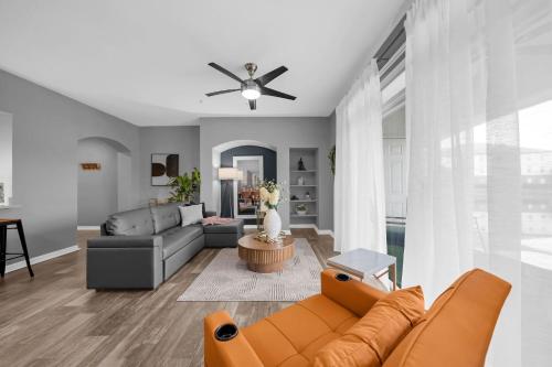 Modern 2BR Pool, Gym Pet-Friendly #12 in 城市與鄉村