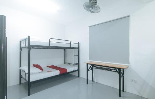RedDoorz at Qhouzz near PUP