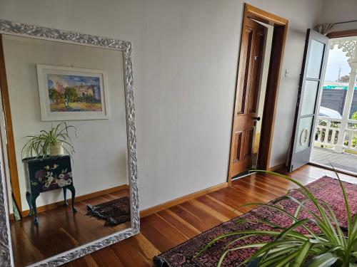 ทางเข้า, Turret House in เฟียเธอร์สตัน