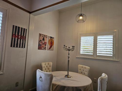 บริการและสิ่งอำนวยความสะดวก, Turret House in เฟียเธอร์สตัน