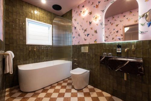 room detail thumbnail 2