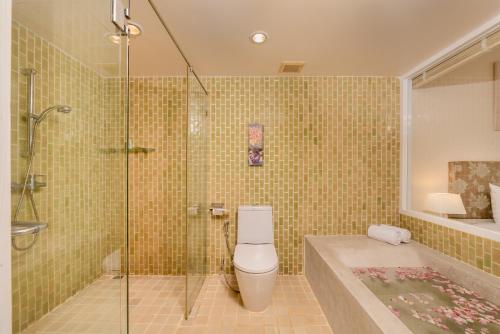 room detail thumbnail 2