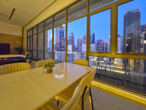 Skyline View Apartment -Bintang Fairlane Residence - image 7