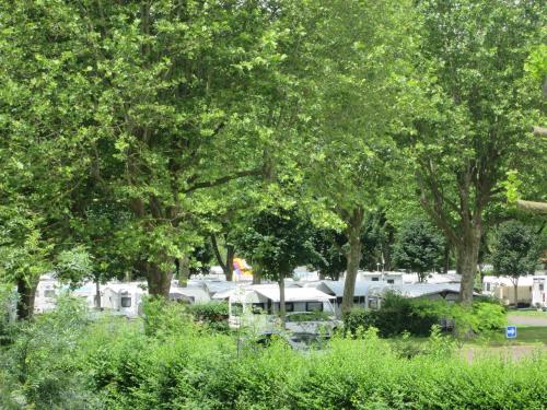 Camping Val de Boutonne - Camping - Saint-Jean-d'Angély