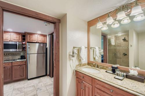 Slope-side Studio Dog Friendly Full Kitchen in Warrior's Mark