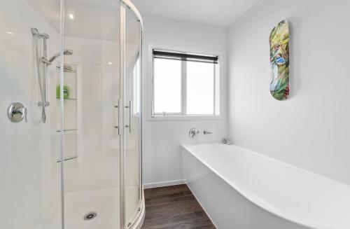 Bathroom, The Blue Bach in Okato