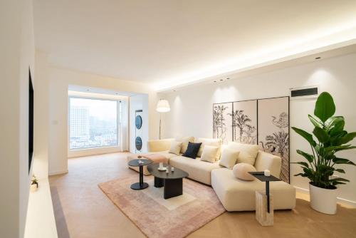Urban hub Sun Apartment near the Xujiahui Road, Shanghai