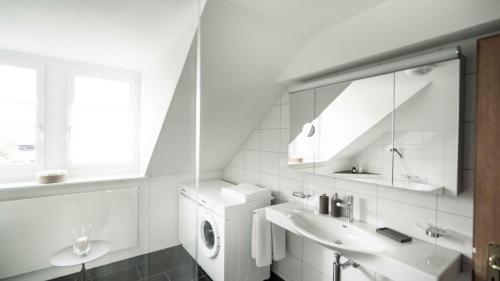 Löwenplatz Apartment near Station by Airhome - image 7