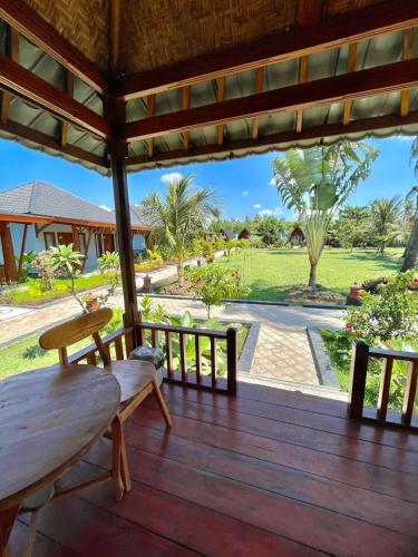 Golden Beach Hotel in Sekotong