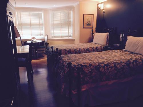 Superior Twin Room image 1