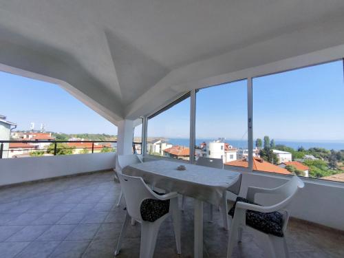 Yanevi Apartments, Černomorec