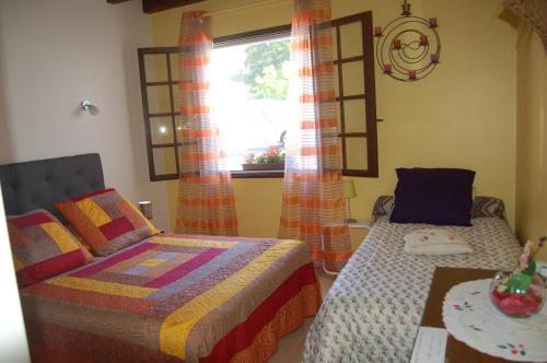 Triple Room with Shared Bathroom (2 Adults + 1 Child) 