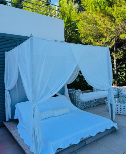 Contemporary Villa with Sea View, Infinity Swimming pool, Gym , Cinema room,Lift in La Fontaine Sainte