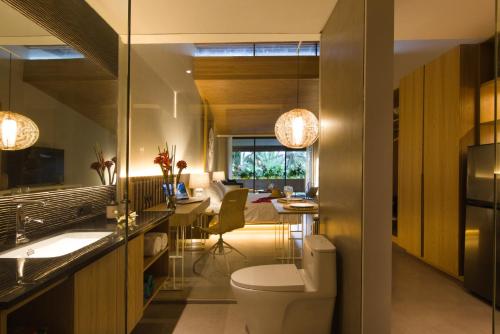 room detail thumbnail 2